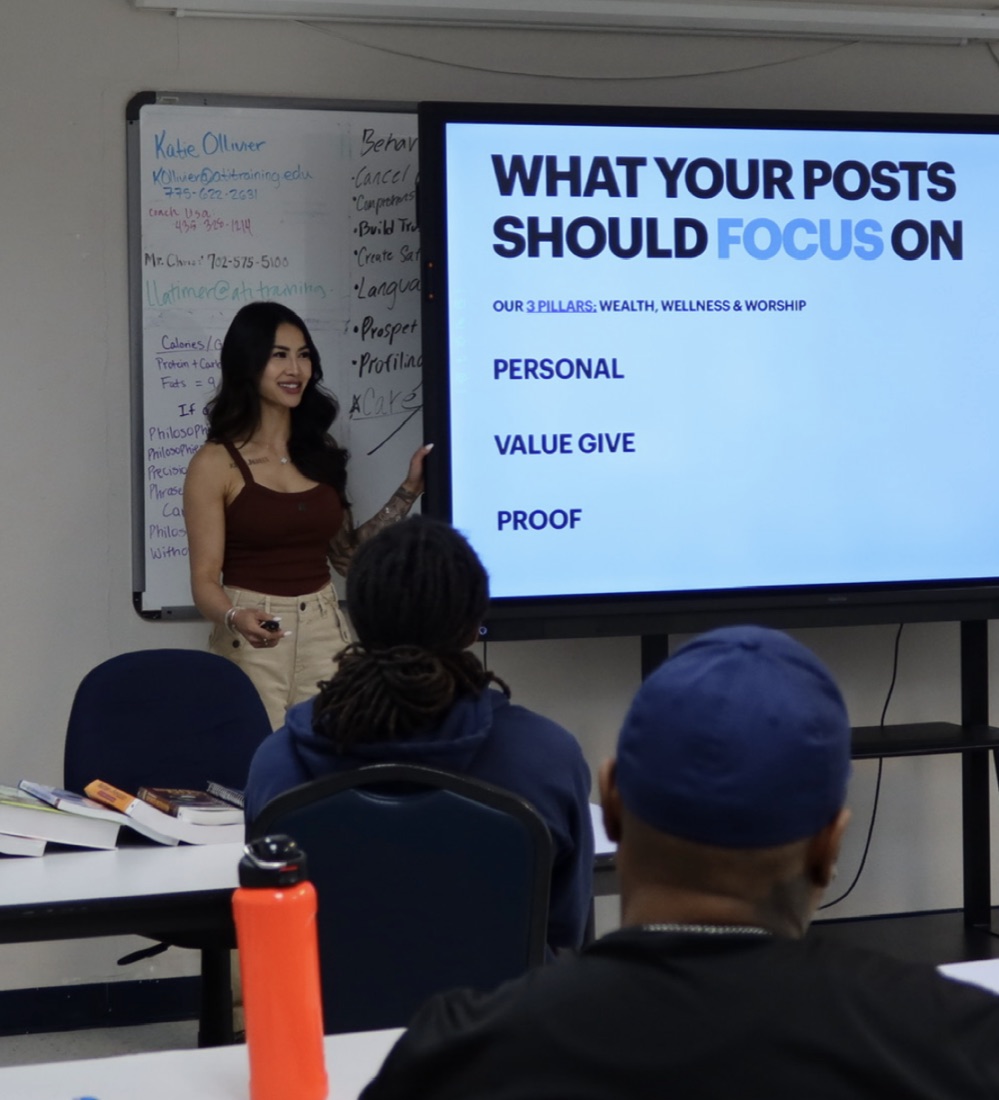 Katriona Aromin teaching a live class