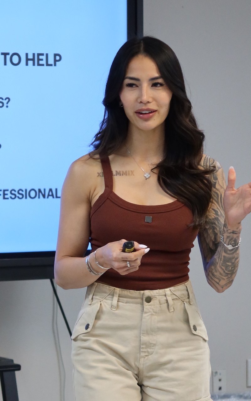 Katriona Aromin teaching a live workshop